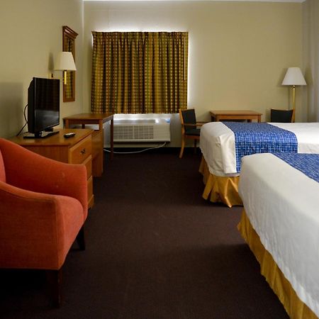 Travelodge By Wyndham St. Louis Berkeley Exterior foto